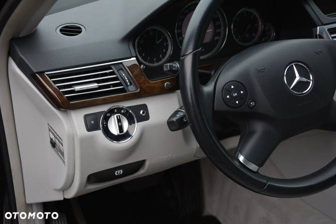 Mercedes-Benz Klasa E 250 T BlueTEC 9G-TRONIC Avantgarde - 9