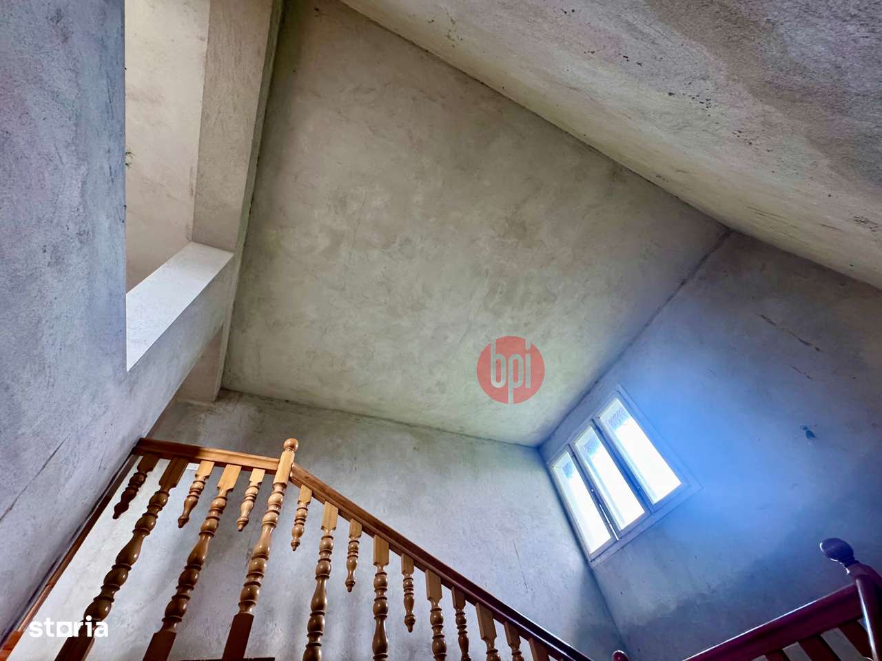 SE VINDE VILA cu 12 cam. “la gri” cu peste 40ari teren in Forasti, SV-8