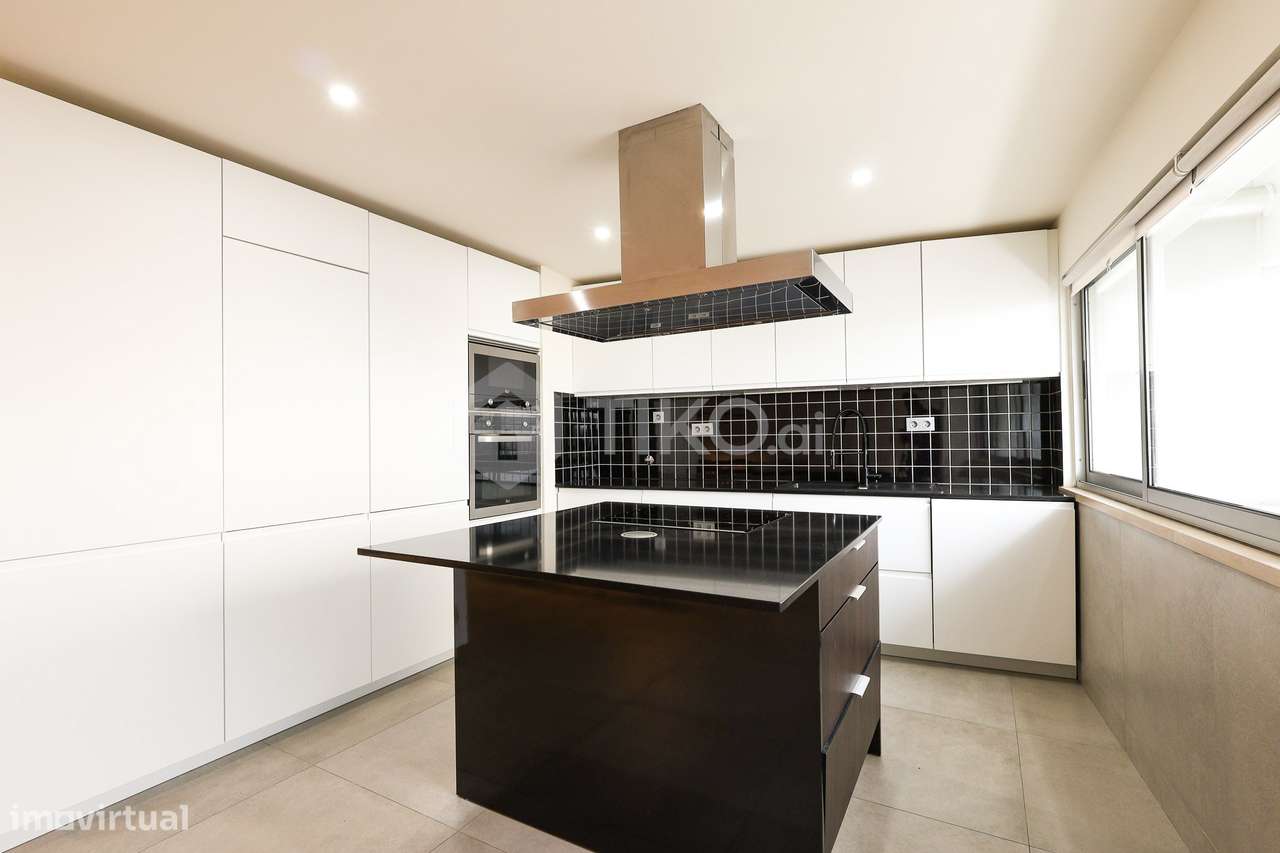 T4 CONVERTIDO EM T3 DE ALTO PADRÃO | 163 M² | 2 GARAGENS + ARRECADAÇÃO-11