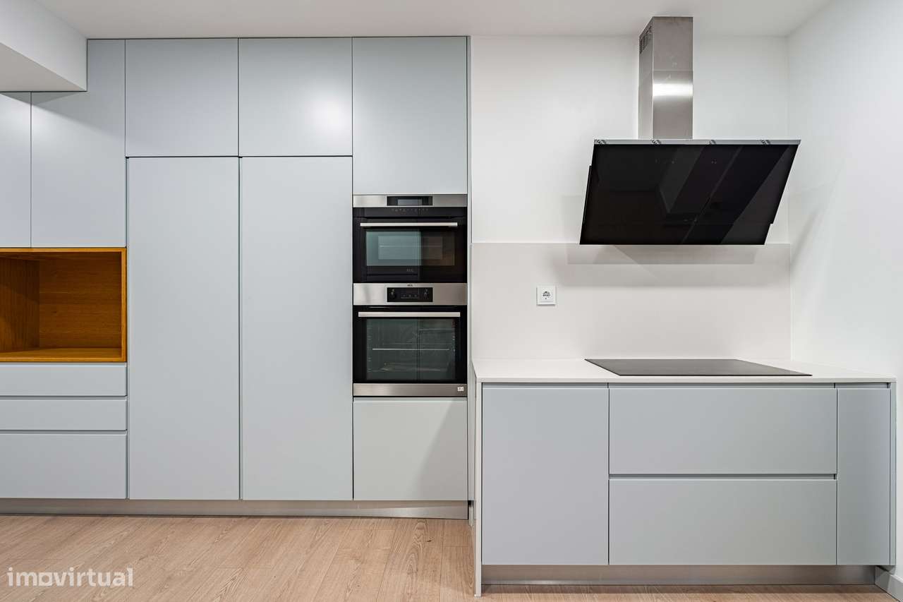 T4 amplo, 4 suites e estacionamento 4 carros – Marquês, Porto-14