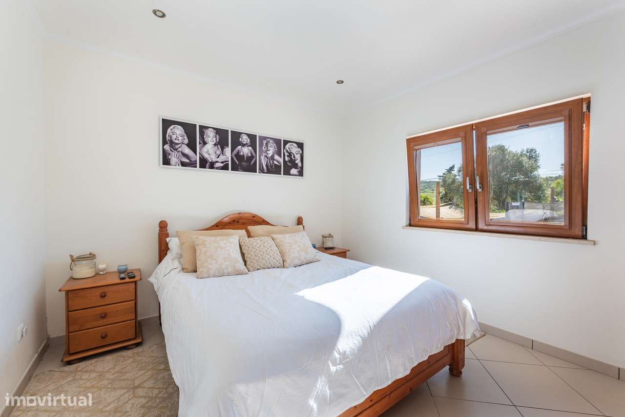 Casa tradicional reformada com grande jardim em Budens-9