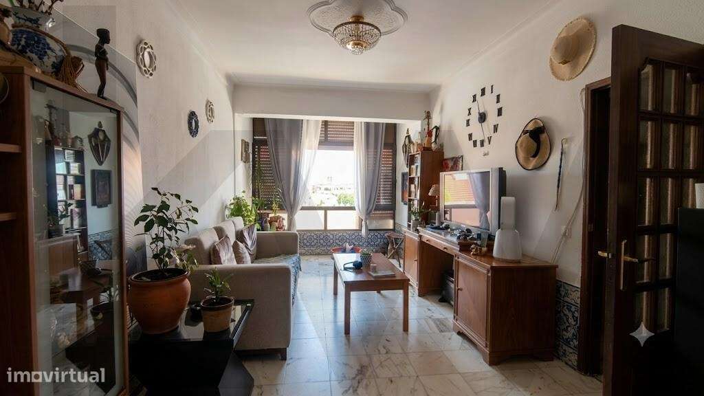 Apartamento T2 no Coração da Cova da Piedade – Localização Privilegiad-7