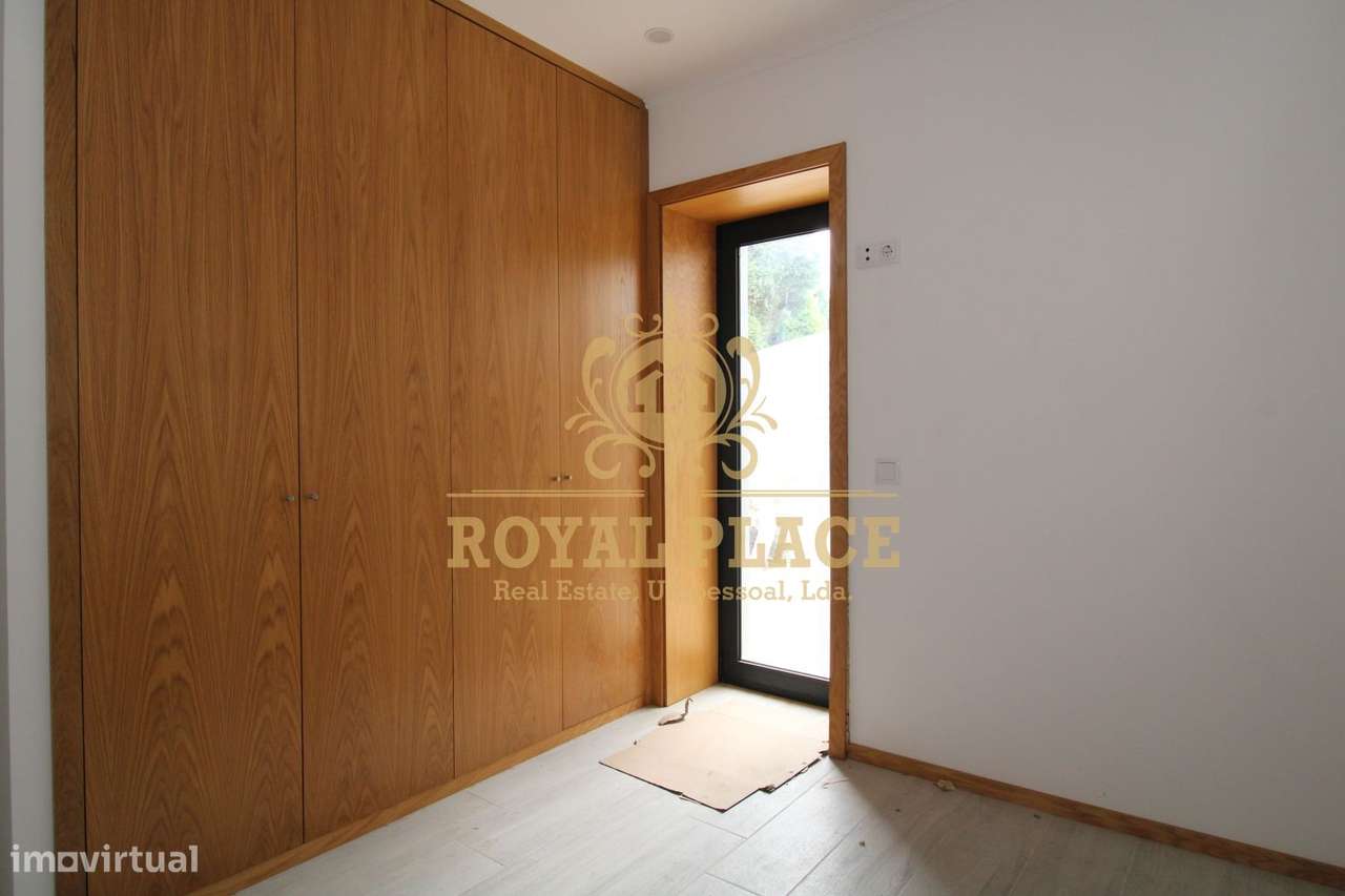 Moradia V2 Renovada com Anexo, Lourosa-17