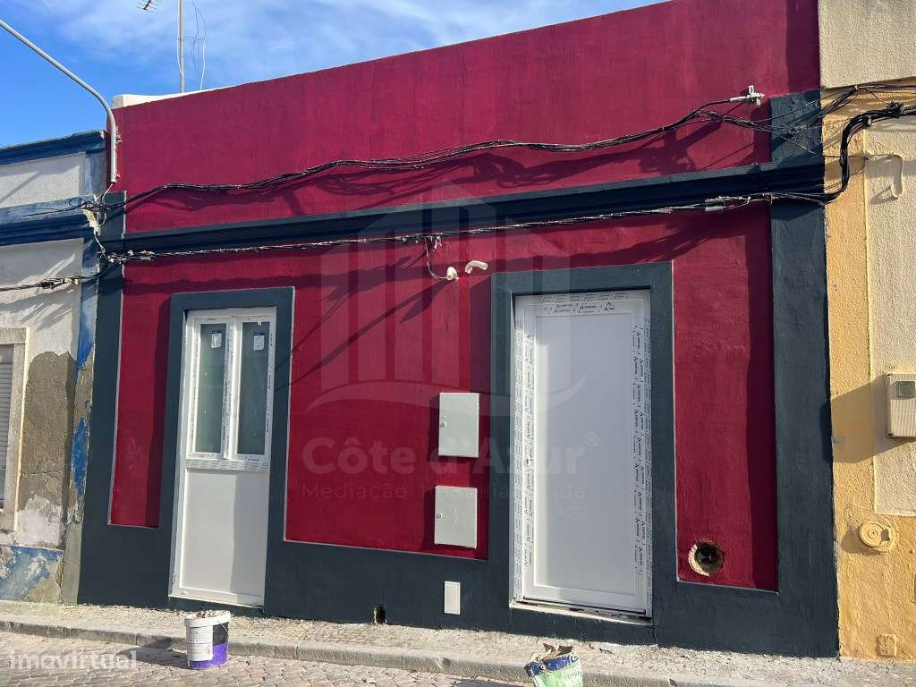 Moradia T2 no Centro Histórico de Setúbal - Oportunidade Única!-11