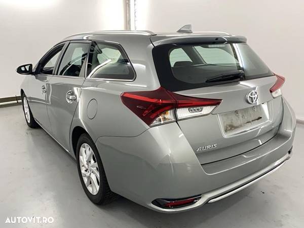 Toyota Auris 1.33 Dual-VVT-i Touring Sports - 4