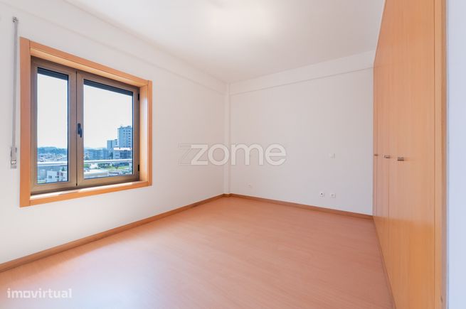 Apartamento T3 com duas varandas, garagem e arrumos, Maia-18
