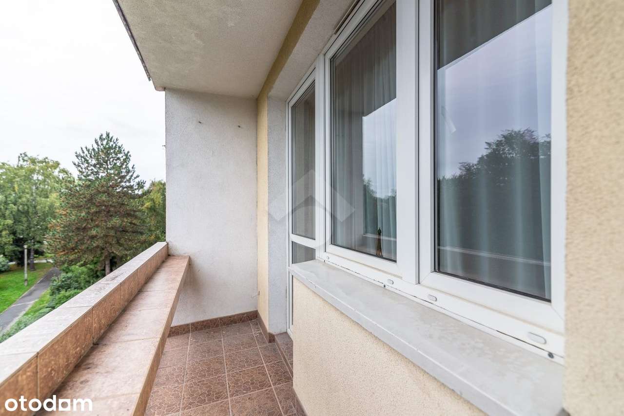 4-pokojowe przestronne mieszkanie z dużym salonem oraz osobną kuchnią-17