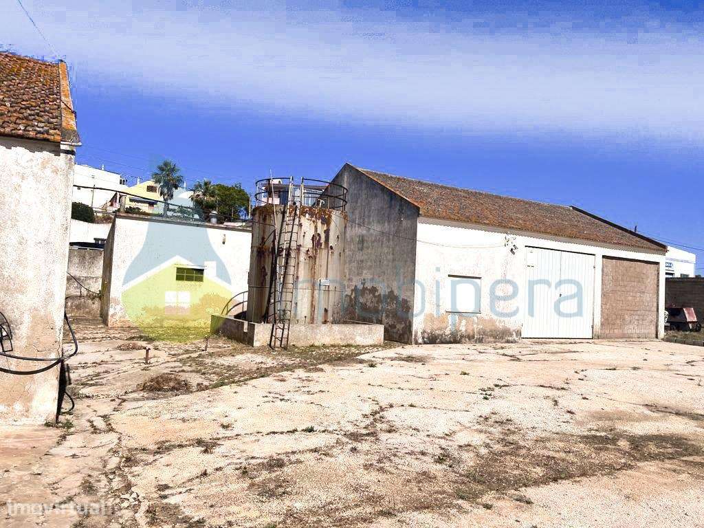 Armazém e atividade industrial de salinhas está localizado em um ba... - Grande imagem: 5/5