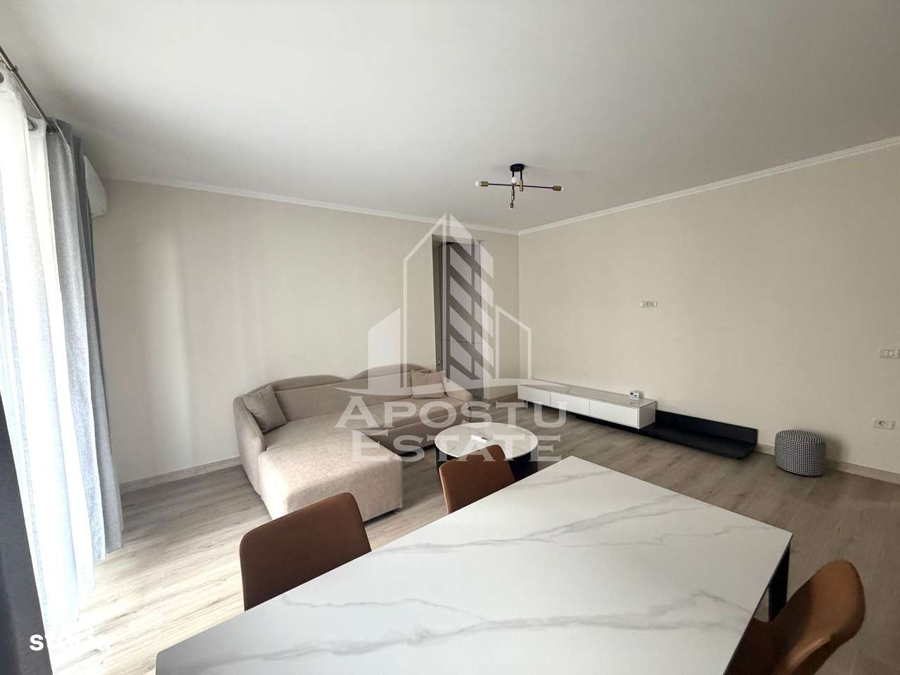 Apartament 2 camere, centrala proprie, loc de parcare, Giroc - Imagine principală: 5/10