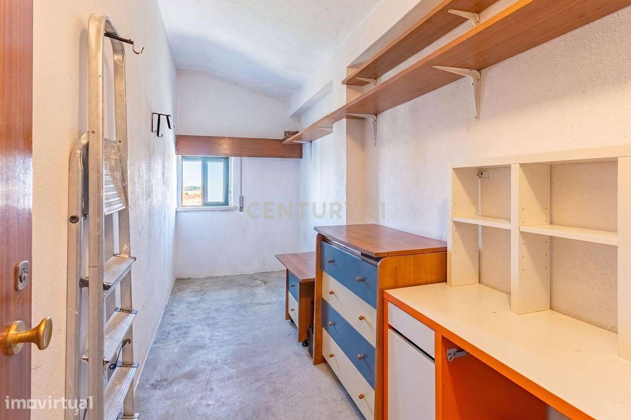 Apartamento T2 à Venda em Vale Flores-16