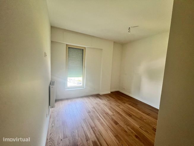Venda de Apartamento T3 com garagem ao Campo Alegre-15