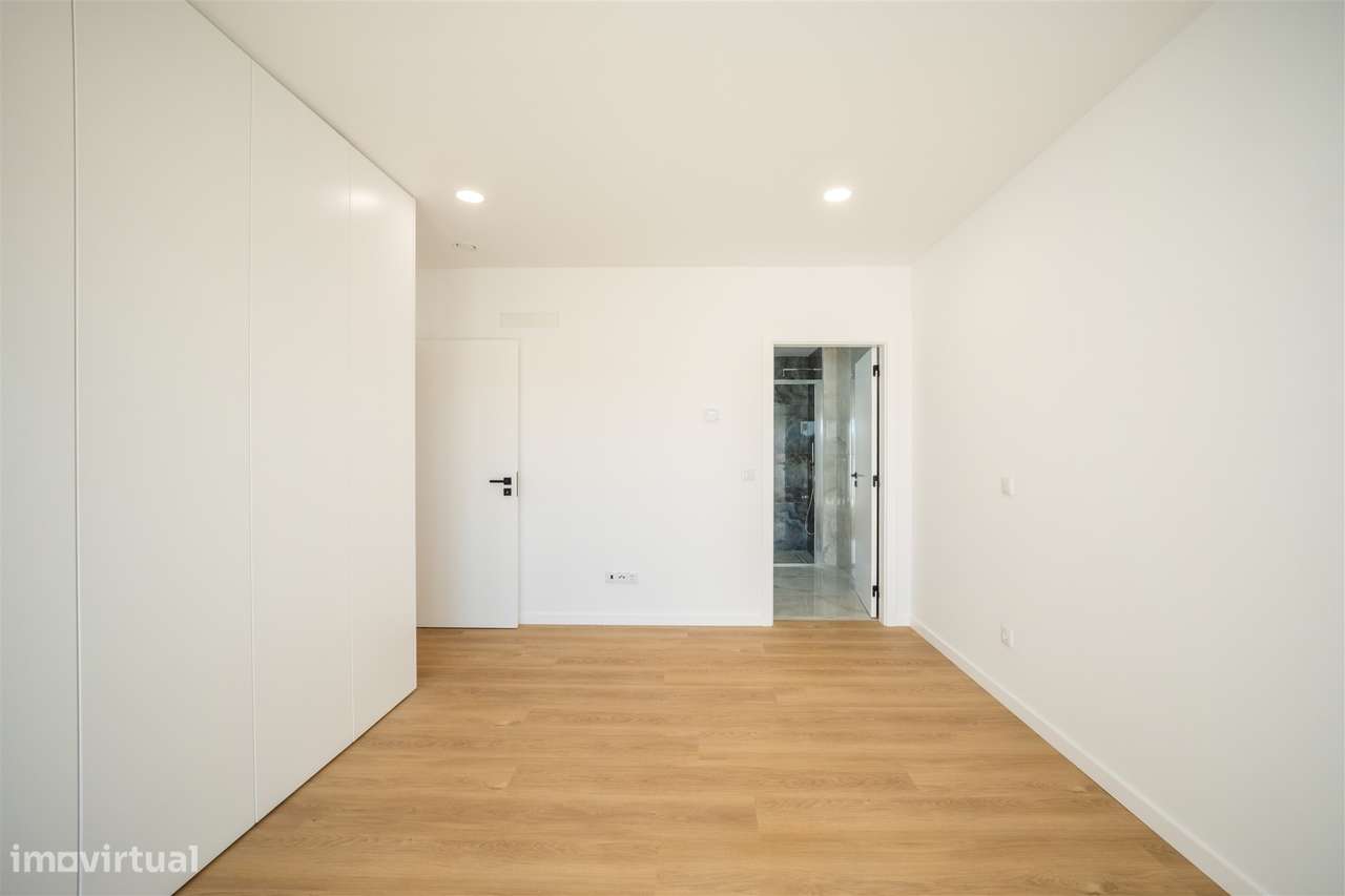 Moradia T4 NOVA em Maceira, Leiria-14