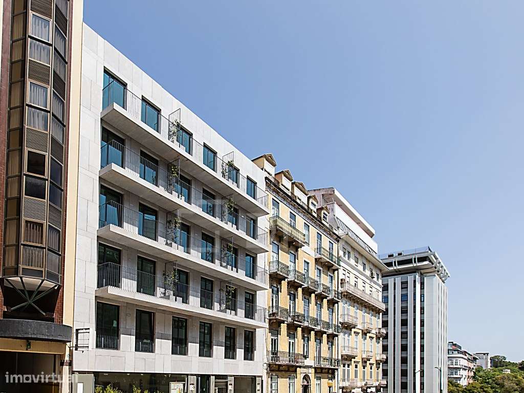 Penthouse T3 com varanda ampla e garagem privada, em Lisboa-11