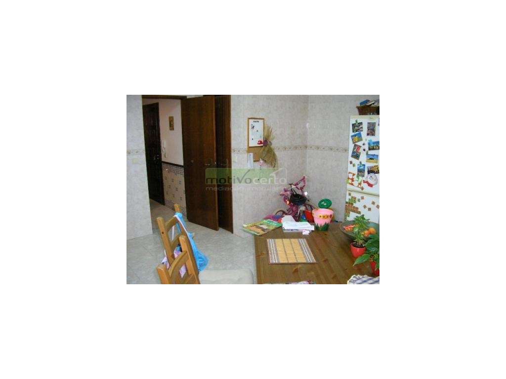 O Seu Novo Lar em Sintra. T2 com Lareira nos Casais de Mem Martins.-3