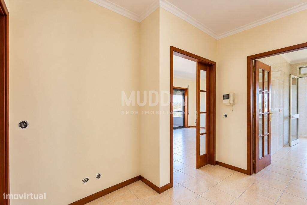 Fantástico T3 Paços Brandão Santa Maria da Feira, ultimo piso ,numa ex-25