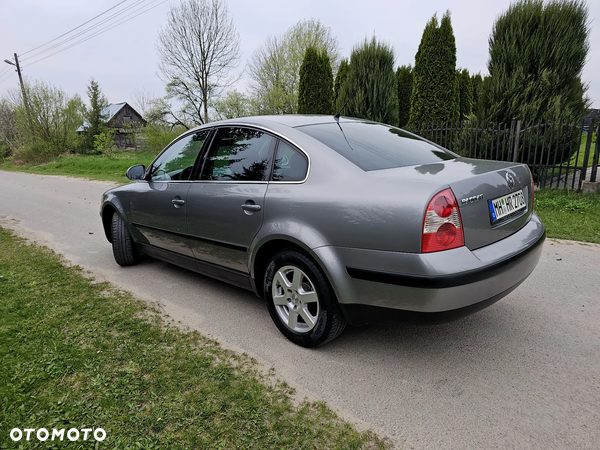 Volkswagen Passat - 12