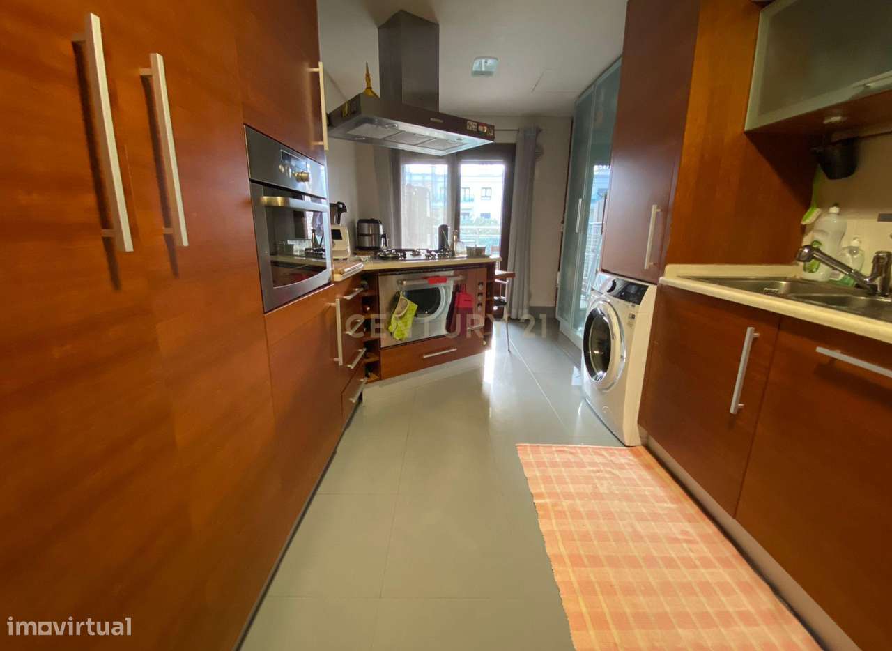 Terraços da Ponte - T3  com Varanda, Box e Vista Tejo-6