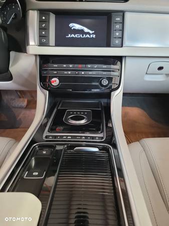Jaguar XF 3.0 V6 AWD Prestige - 5