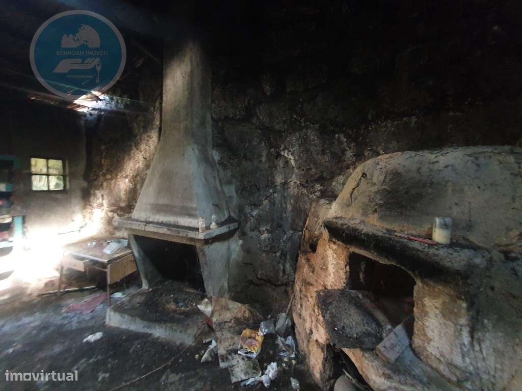 Quinta à venda para restauro em Arroteia freguesia de Rossas-23