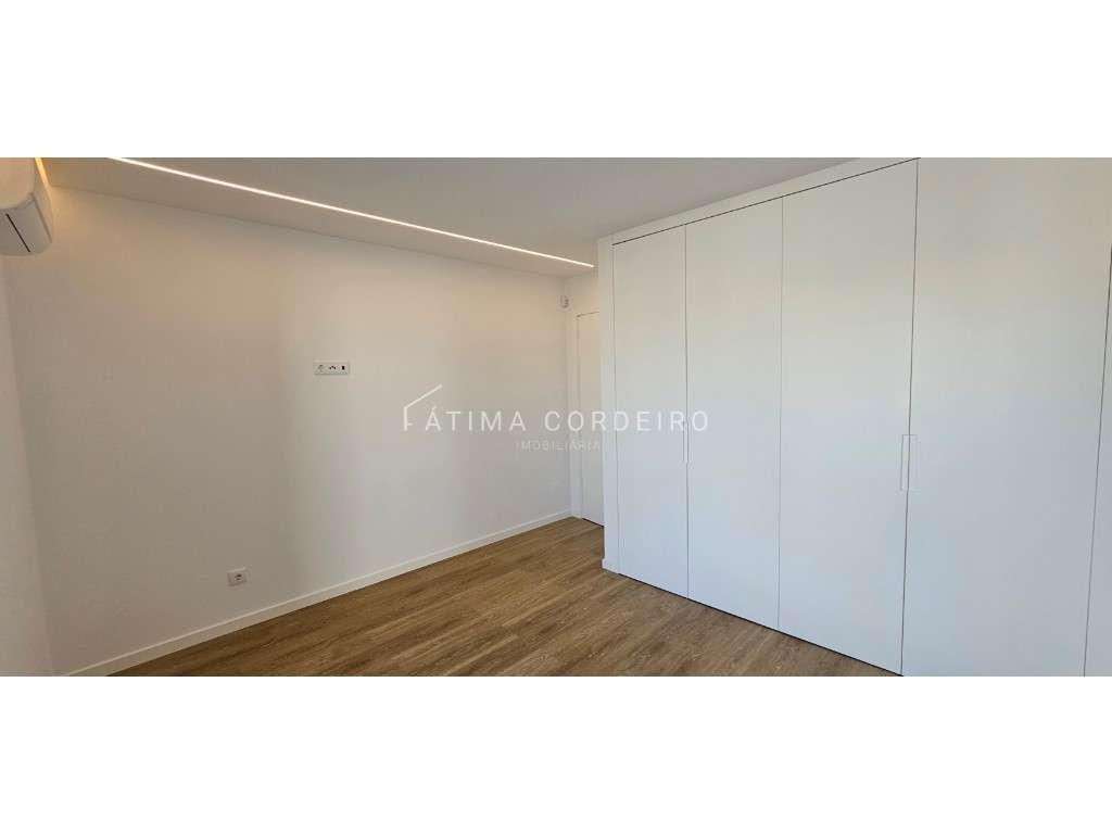 Excelente Moradia T3 Isolada com Piscina e garagem com acabamentos ...-27
