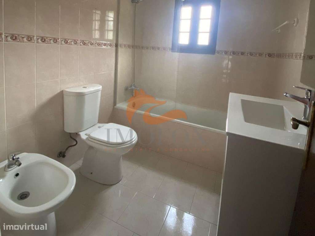 Quinta com 3 casas independentes e 9665m2 de terreno-12