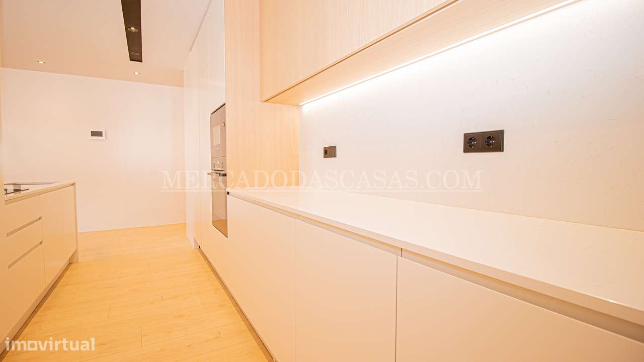 Apartamento T4 Amplas áreas, garagem, Luxo-9