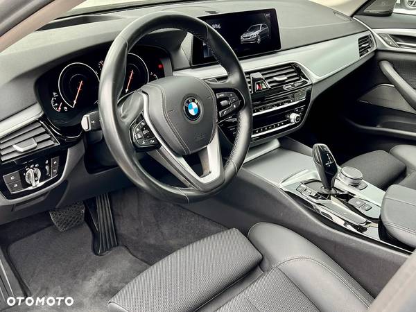 BMW Seria 5 525d Touring Sport Line - 14