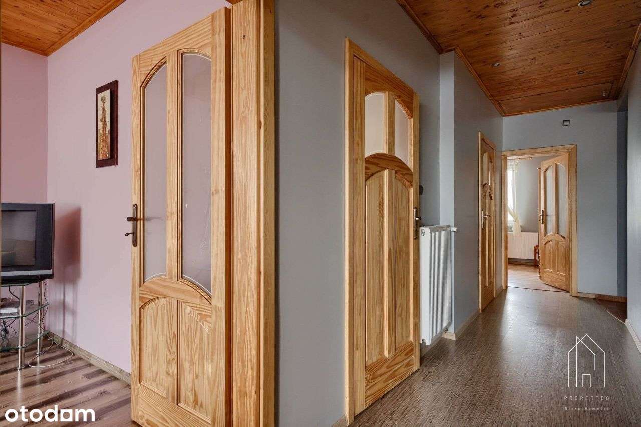 Dom parterowy z 2012r. z basenem-13