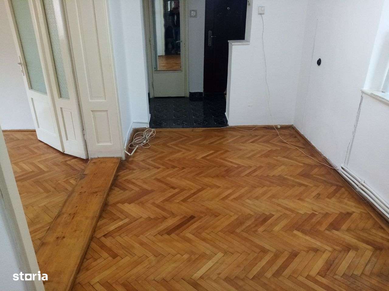 Apartament 4 camere decomandat,Simeria- zonă centrală - Imagine principală: 4/20