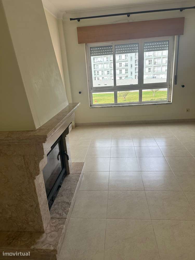 Apartamento T2 com varanda, garagem / Bairro da Anta - Grande imagem: 5/28