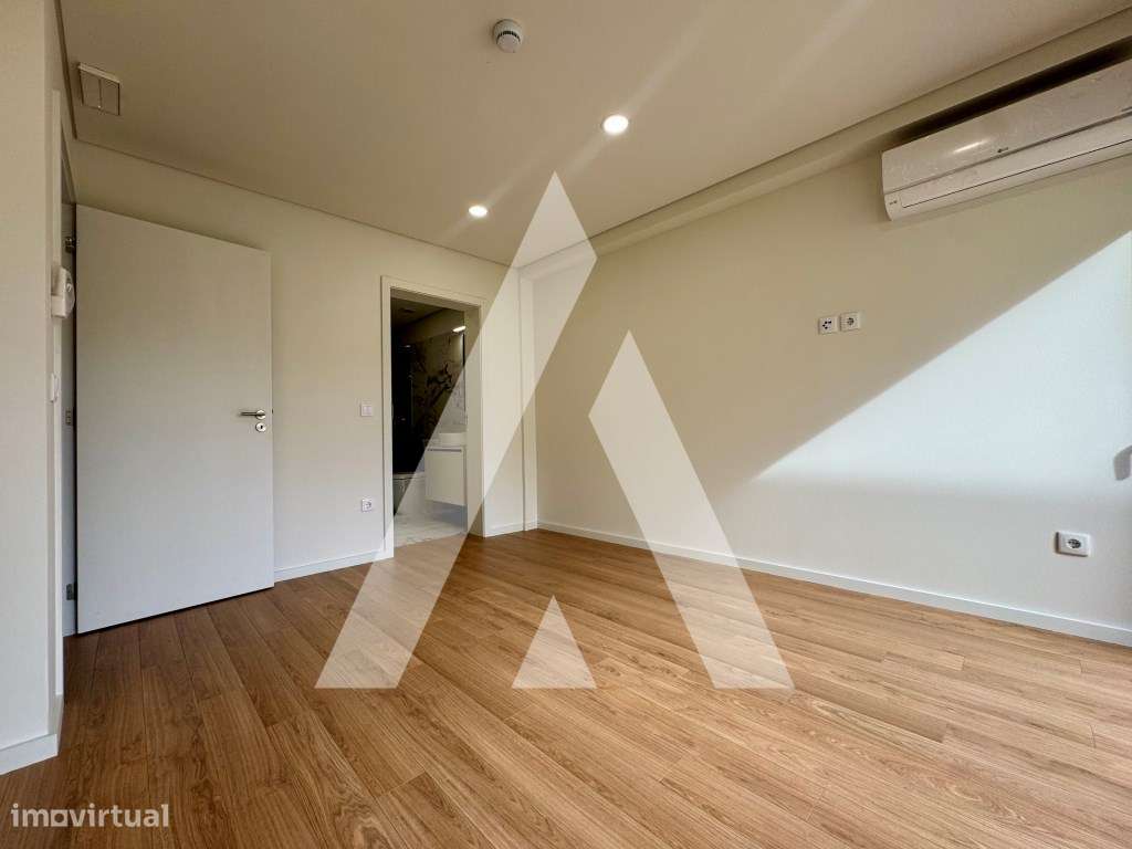 Apartamento T1 com Amplo Terraço no Centro do Porto-10