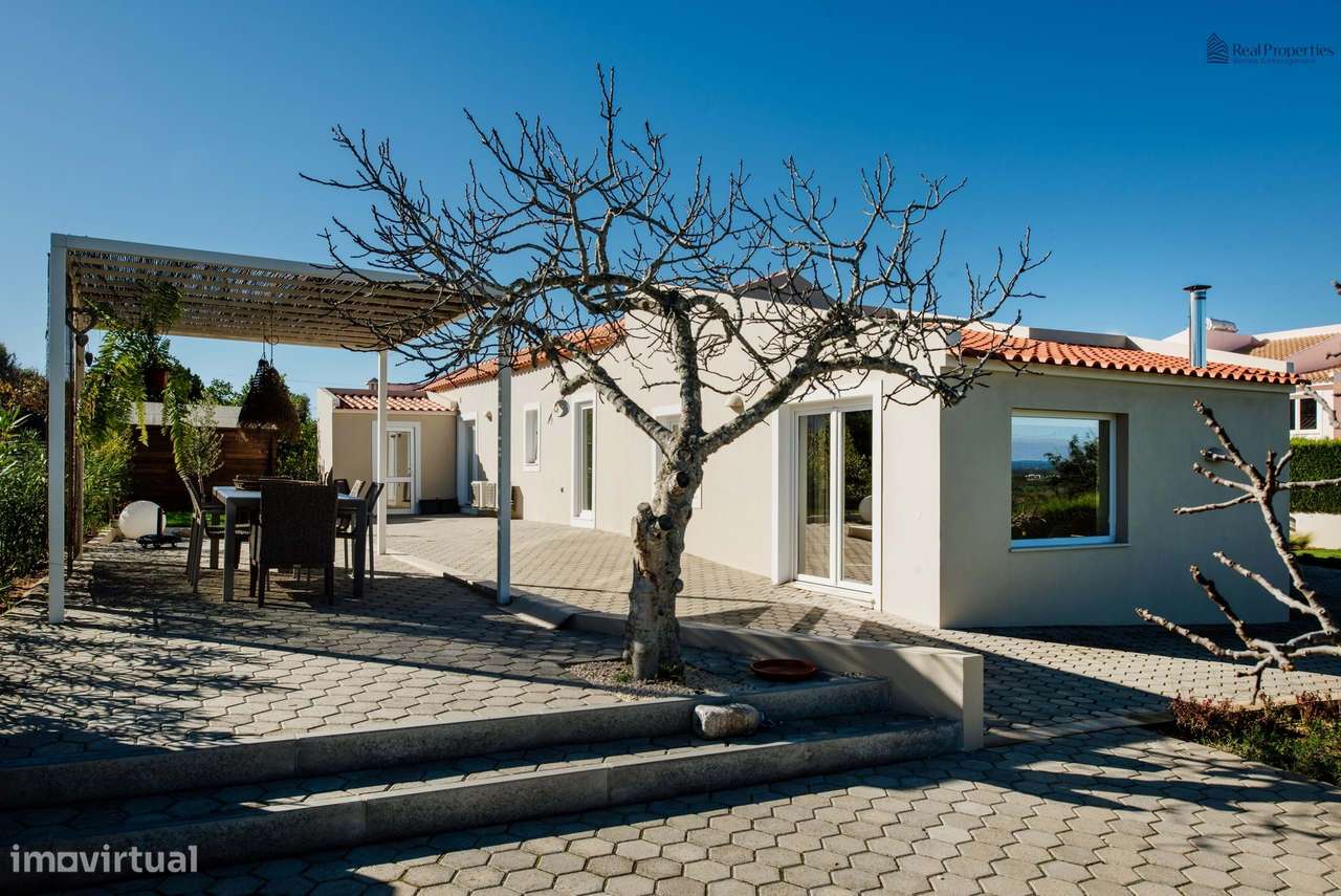 Elegante Moradia T3 Renovada com Vistas Panorâmicas em Alvor-19