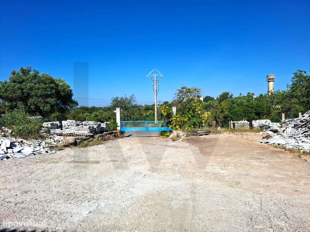 Armazém com 432,60 m2, localizado entre Olhão e Moncarapacho. - Grande imagem: 4/16