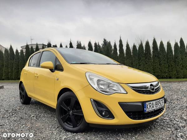 Opel Corsa 1.2 16V Cosmo - 2