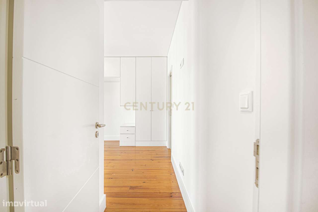 Apartamento T4 +1 com 272 m2 Vista Panorâmica em Lisboa e 3 Lugares de-16