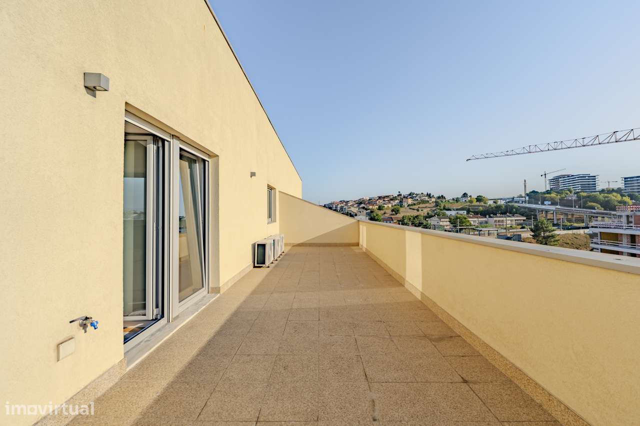 T2 totalmente Renovado, com terraço em Ferreiros, Braga-12
