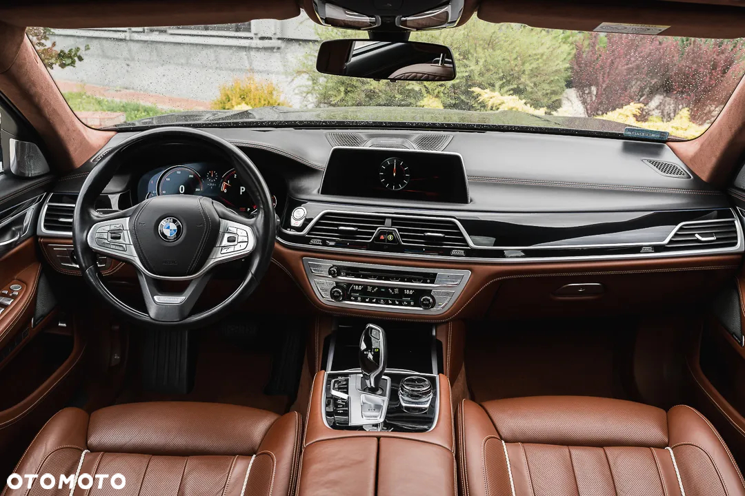 BMW Seria 7 750i xDrive - 9