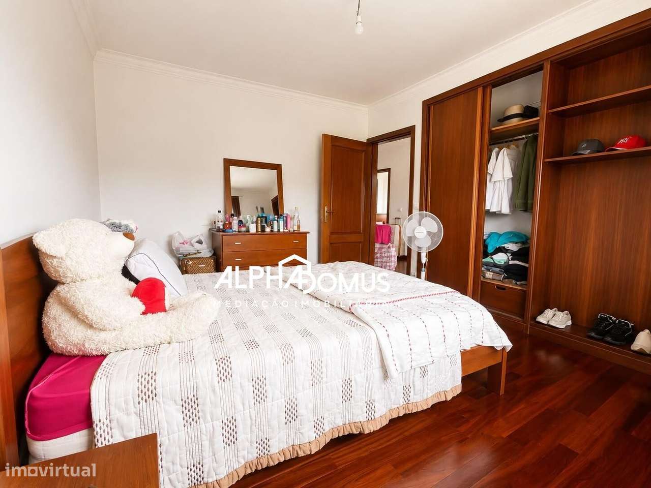 Moradia T4 com Suite, Sotão, Garagem e Espaço Exterior em Valença-22