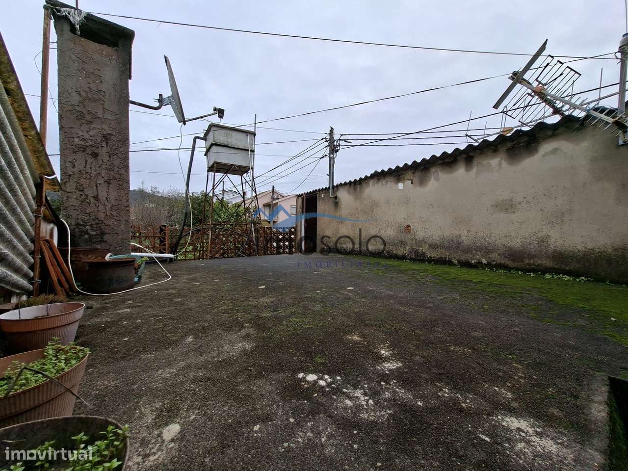 Moradia T2 com Oportunidade de Recuperação e Negócio Integrado-11