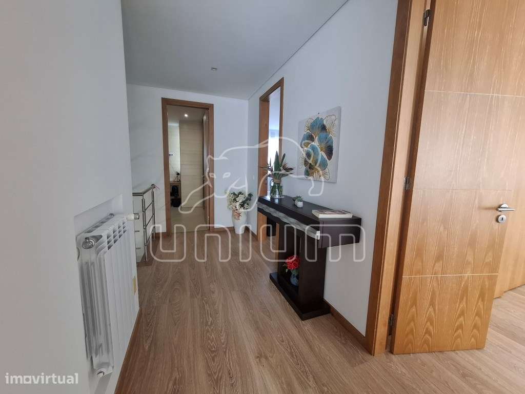 Fabulosa Moradia Geminada T3 com Jardim-15