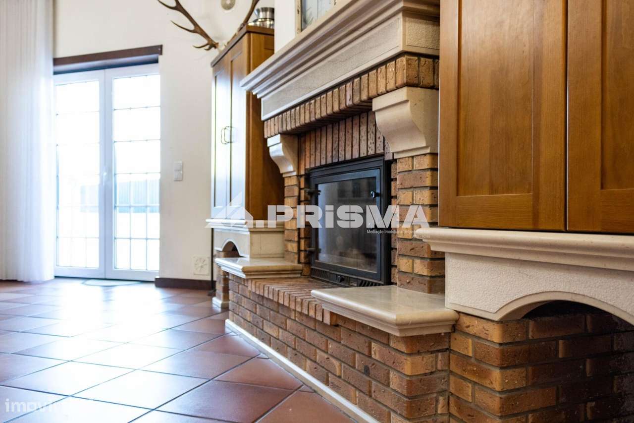 Moradia T5 para Venda em C. Branco-48