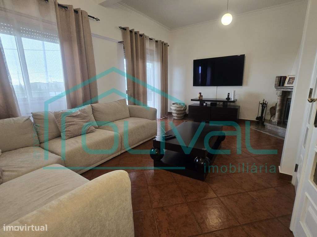 Apartamento T4 com terraço e arrecadação-10