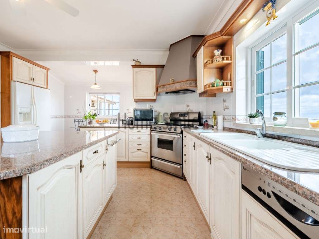 MORADIA COM PISCINA. EXCELENTE QUALIDADE-14