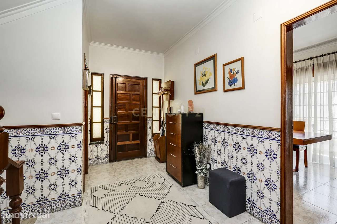 Excelente Moradia T3+1 em Vale de Milhaços, Seixal-9