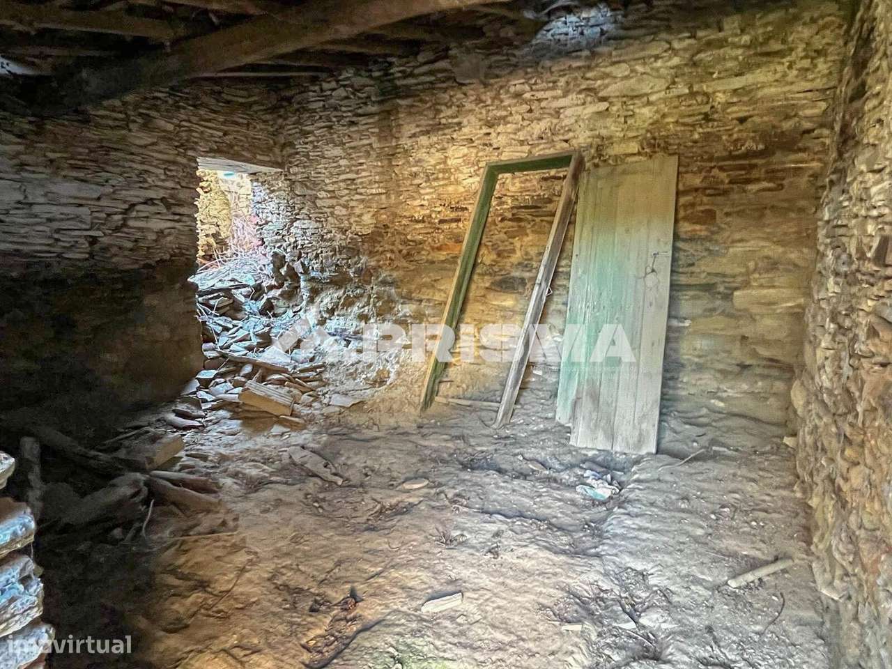 Moradia em Xisto para remodelar para venda em Rodeios, Vila Velha de R - Grande imagem: 5/17