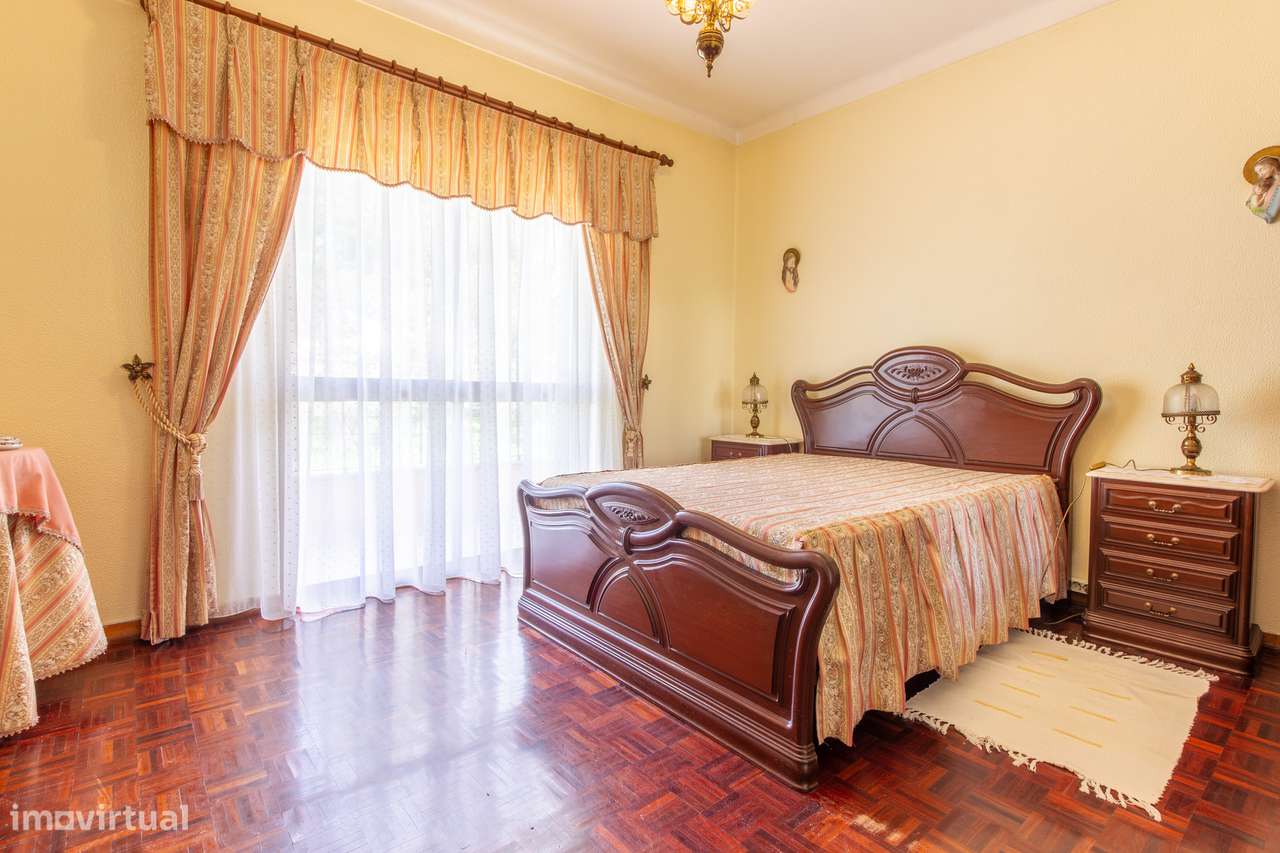 Moradia T5 isolada com jardim e terraço em Quinta do Conde-19