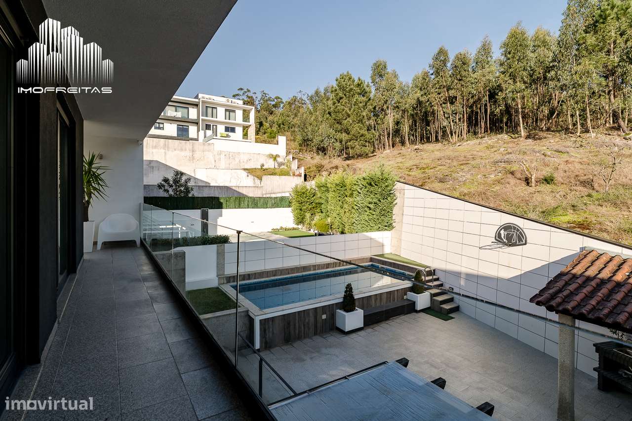 Moradia T4 de Luxo com Piscina numa das Melhores Zonas de Braga!-19