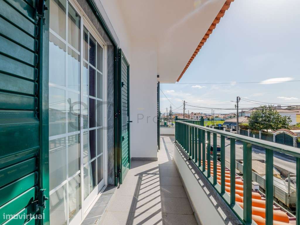 Moradia T5 Independente com Garagem em Fernão Ferro-35