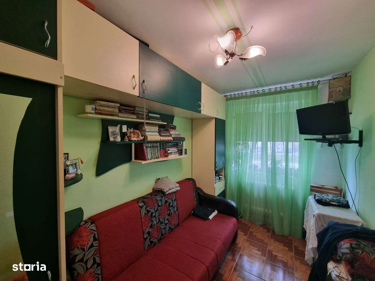 Apartament cu 3 camere in zona Podul de Piatra cu vedere la Palat - Imagine principală: 3/7