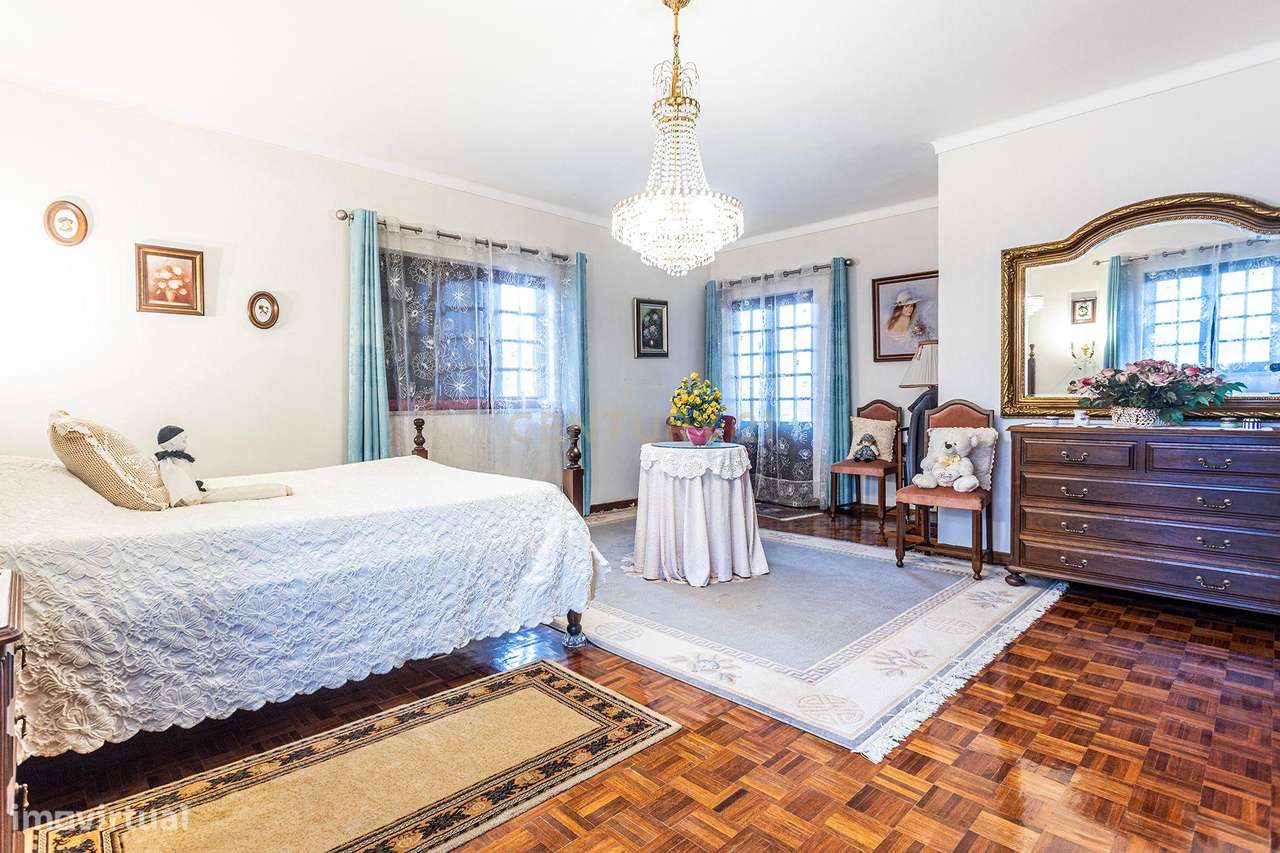 Moradia com características únicas na Aroeira-12